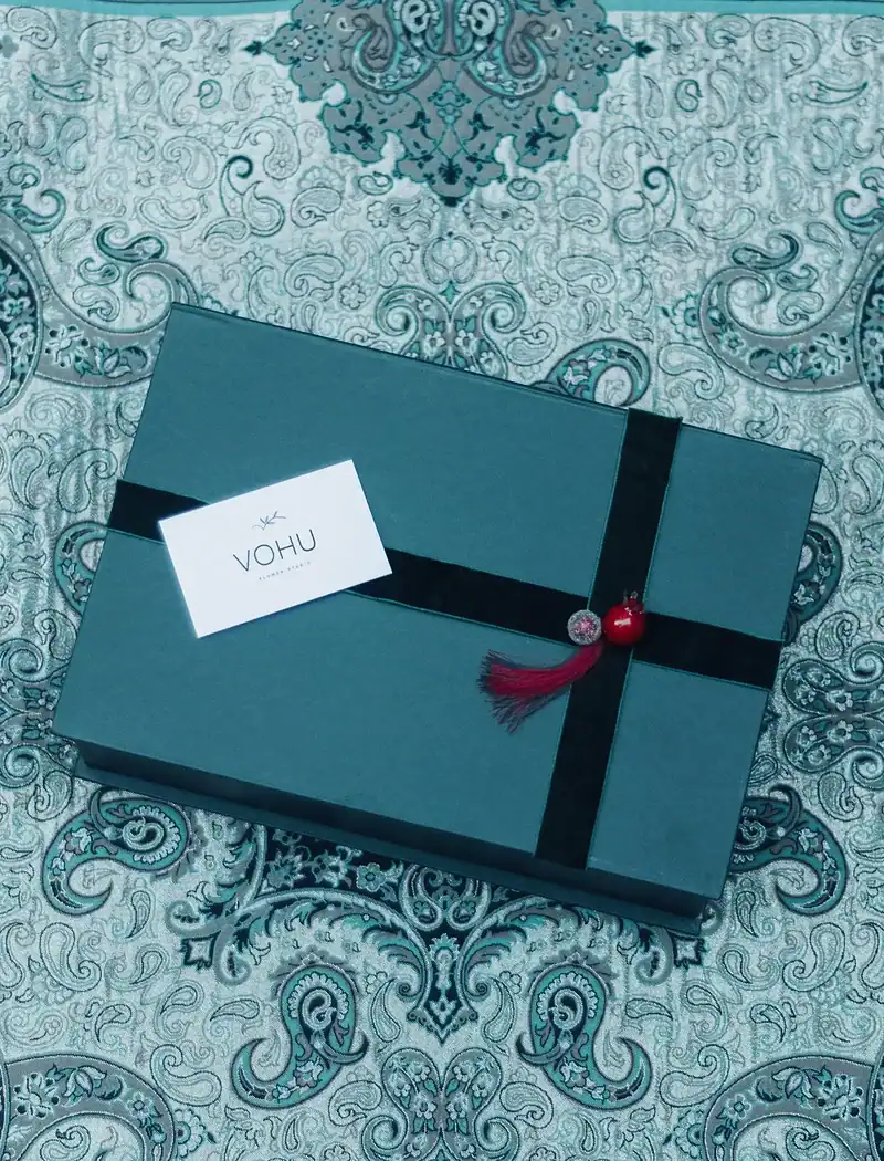 باکس گل پکیج هدیه‌ای یلدا - Image 3