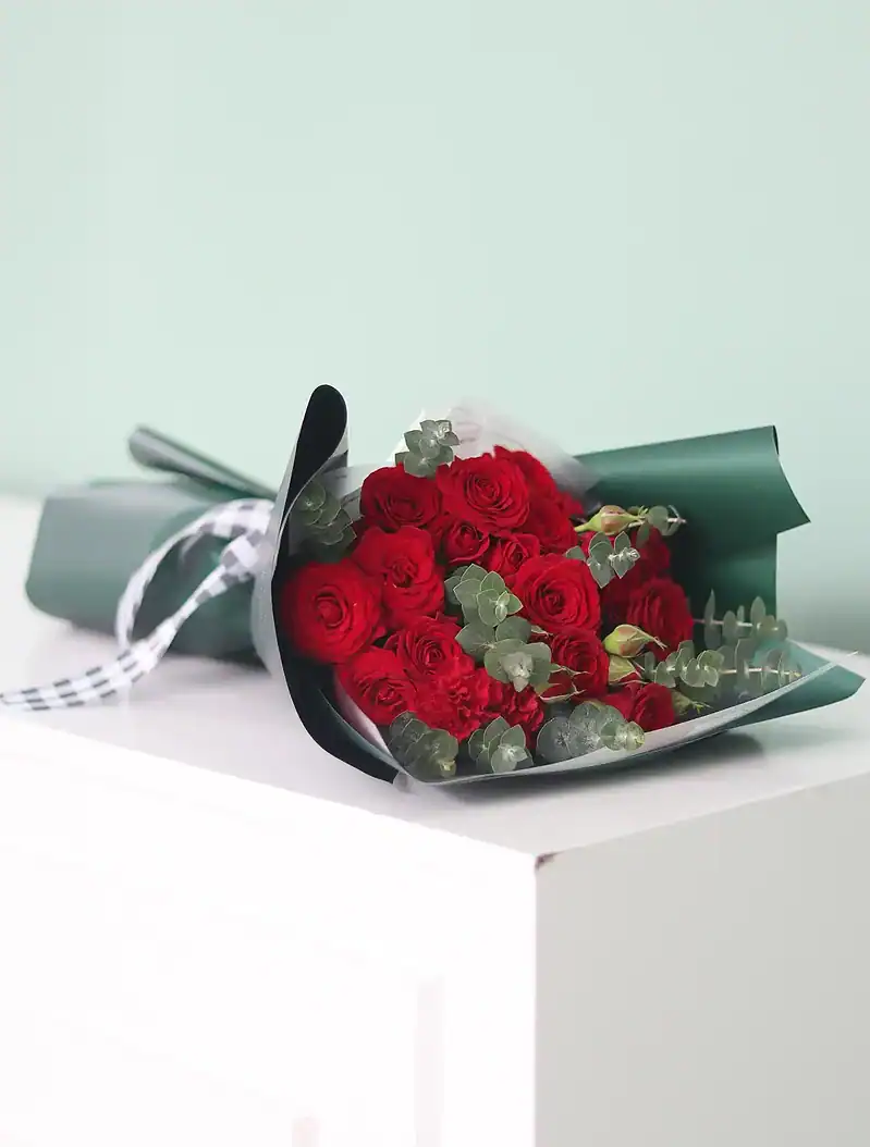 دسته گل رز مینیاتوری قرمز پرنا - Image 2