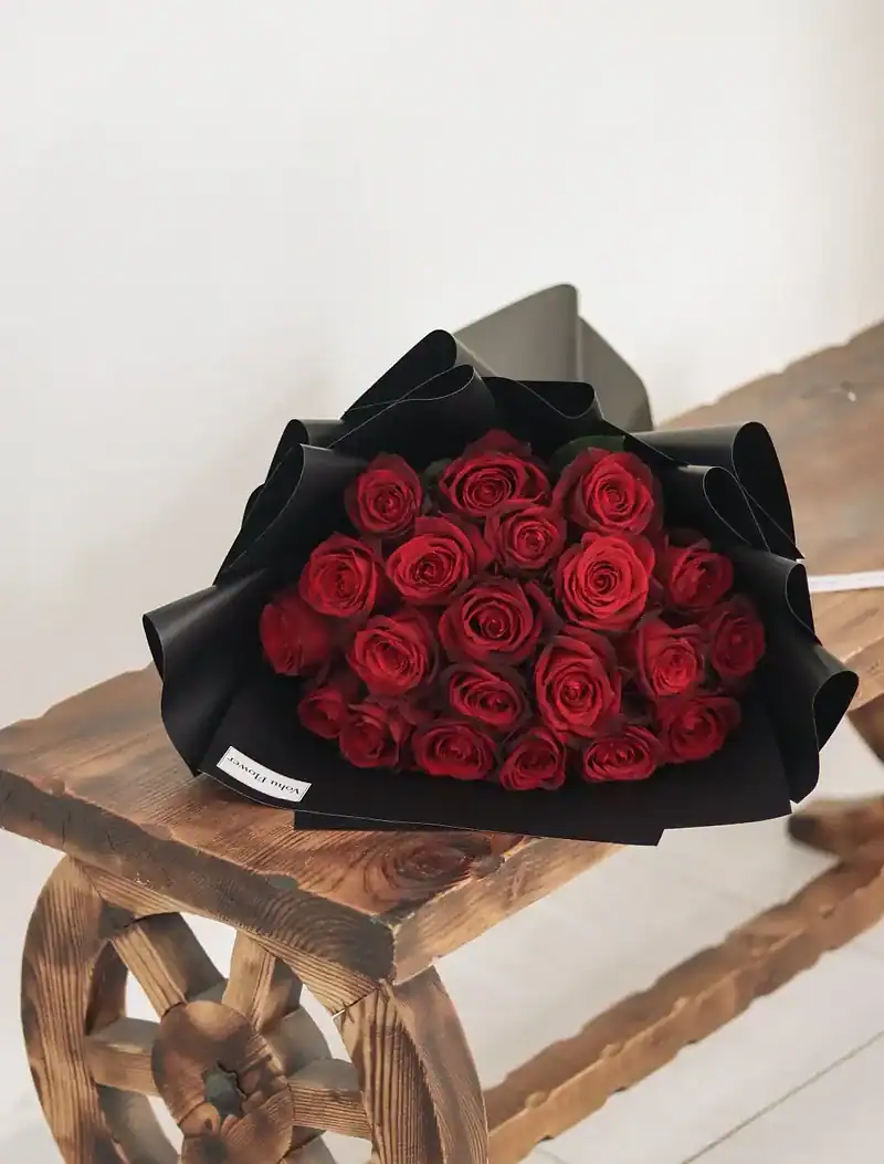 دسته گل ۲۰ شاخه رز قرمز - Image 2