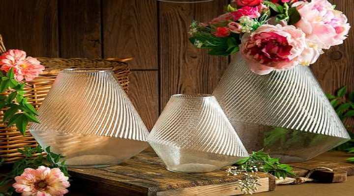 نگهداری گل شاخه بریده در جار شیشه‌ای 