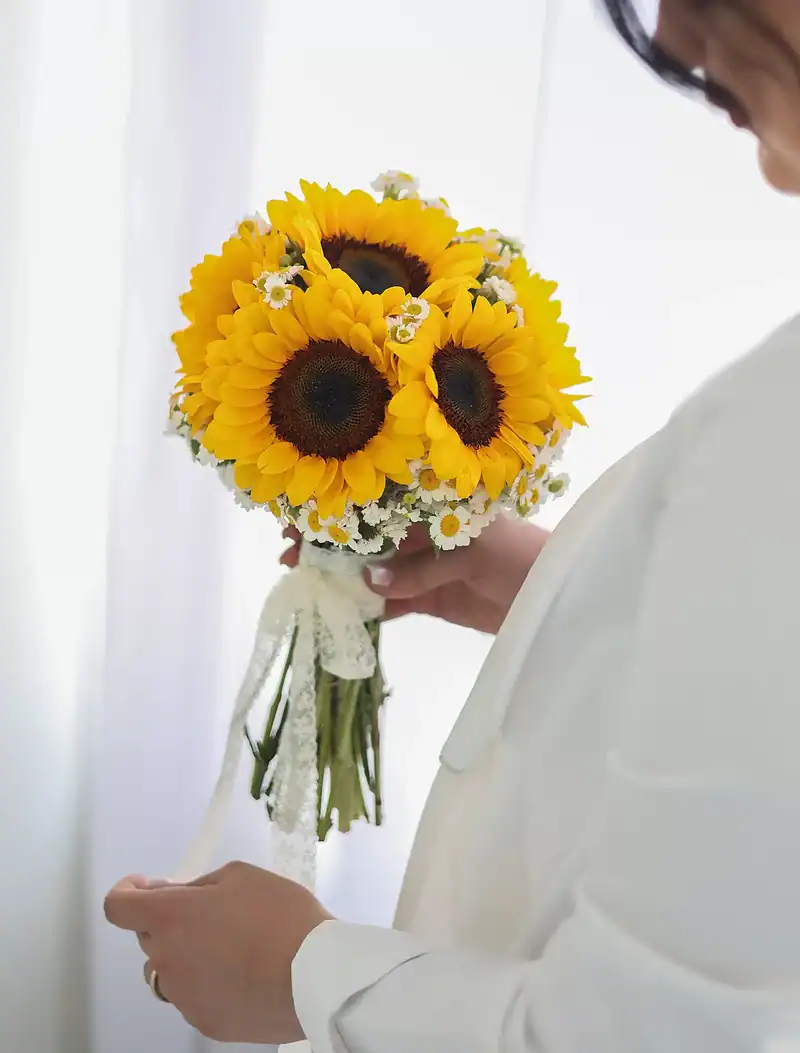 دسته گل عروس آفتابگردان لاویا - Image 1
