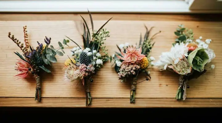 تصویر دسته گل تزئینشده در خانه