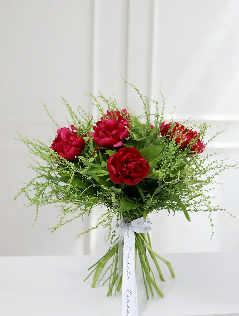 دسته گل عروس پیونی قرمز دلوین - Image 1