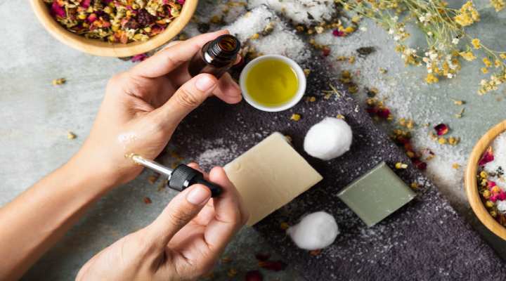 مراحل سنتی استخراج عطر گل به روش انفلوراژ