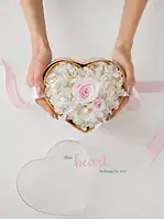 باکس گل قلبی رز جاودان صورتی لیونا