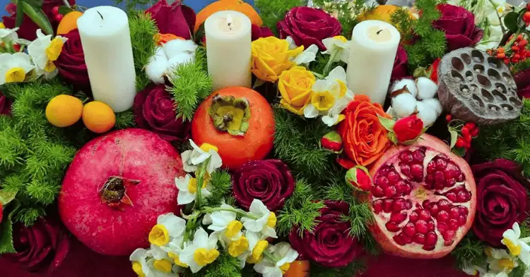 گل آرایی یلدا با میوه و شمع 